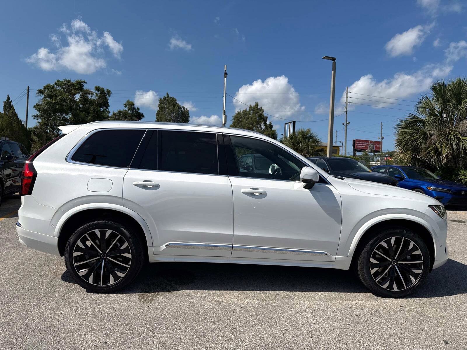 2025 Volvo XC90 Plus photo 3