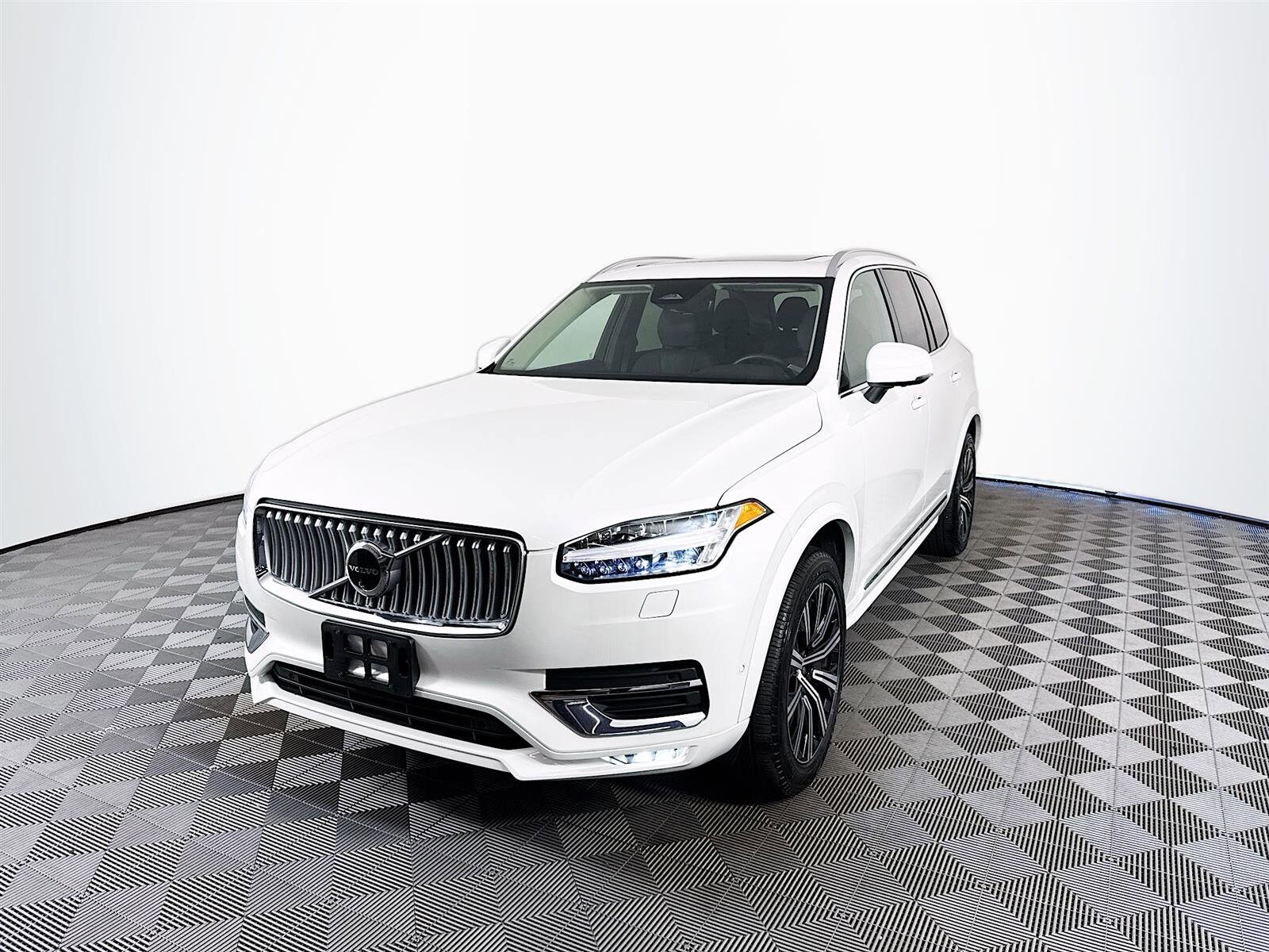 2024 Volvo XC90 Plus photo 3