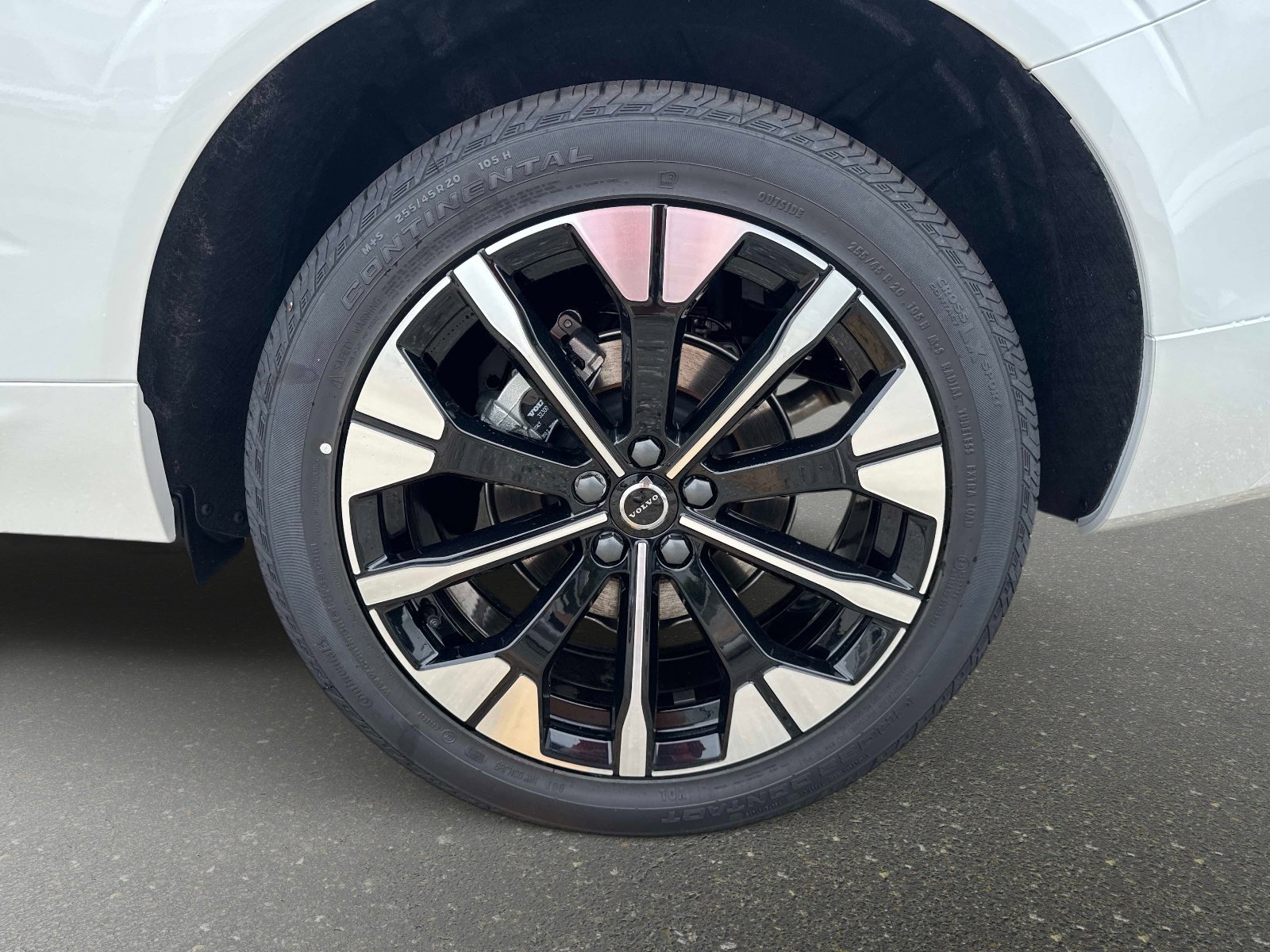 2026 Volvo XC60 Plus - Photo 10