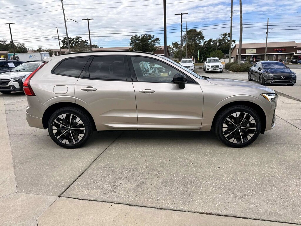 New 2026 Volvo XC60 B5 Plus SUV