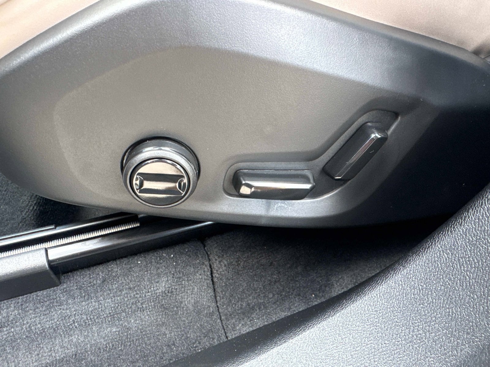 2026 Volvo XC60 Plus - Photo 18