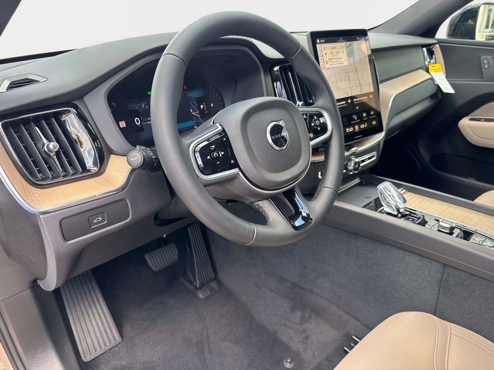 2026 Volvo XC60 Plus - Photo 21