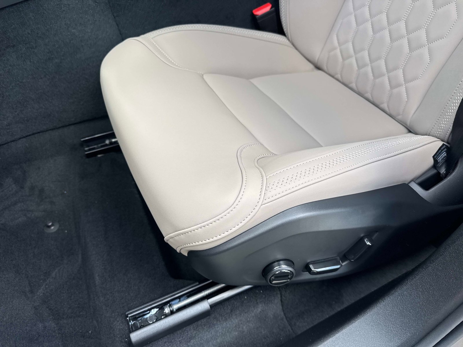 2026 Volvo XC60 Plus - Photo 17