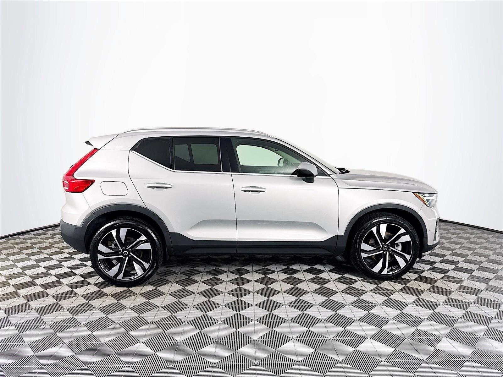 2023 Volvo XC40 AWD Plus photo 4