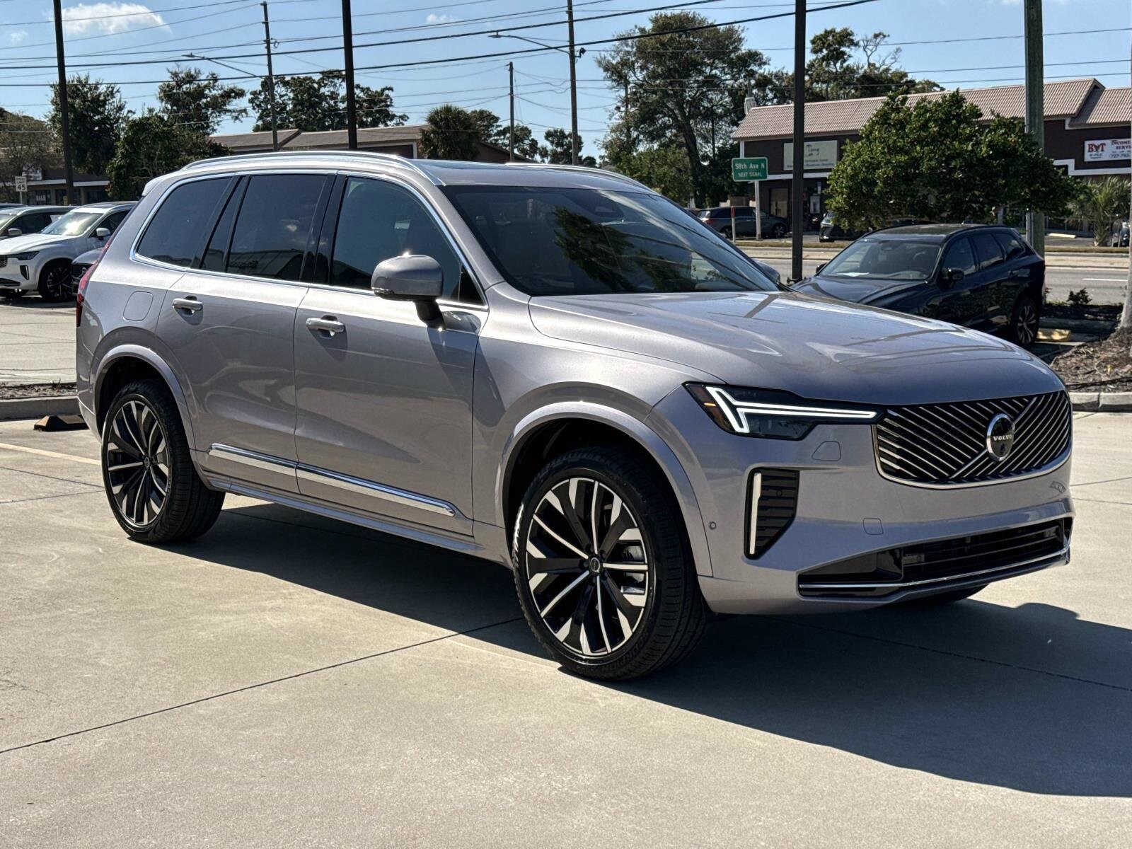 2026 Volvo XC90 Plus photo 2