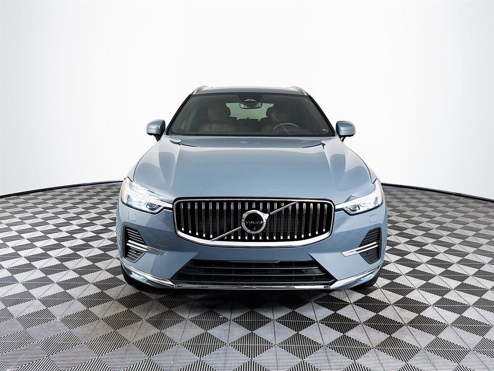 2023 Volvo XC60 Ultimate photo 2