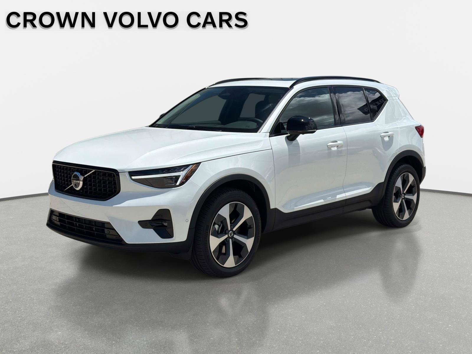 2026 Volvo XC40 B5 Plus Dark AWD's photo