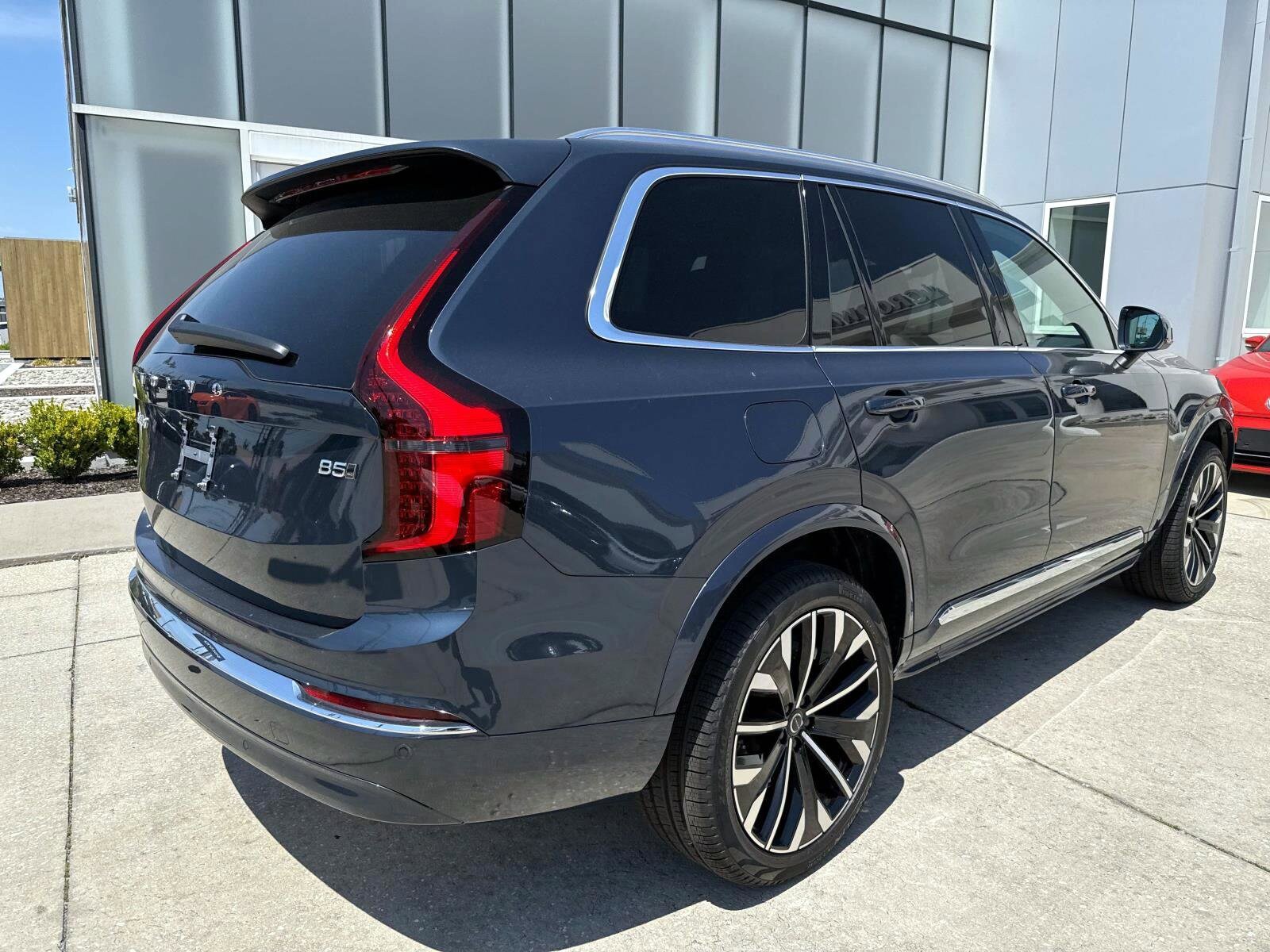 2025 Volvo XC90 B5 Core photo 4