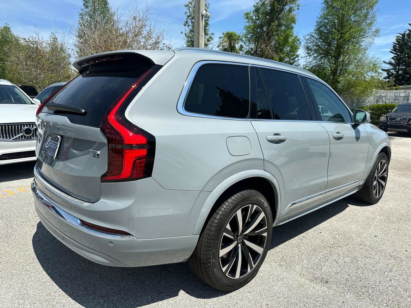 2025 Volvo XC90 T8 Core photo 4
