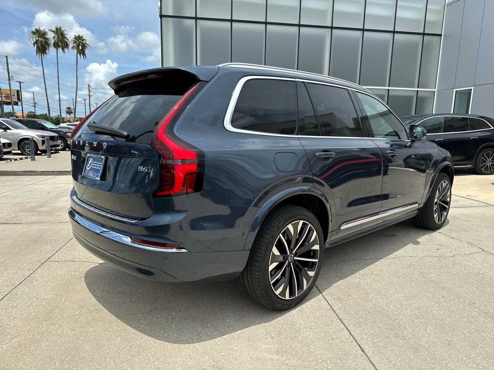 2026 Volvo XC90 Plus photo 4