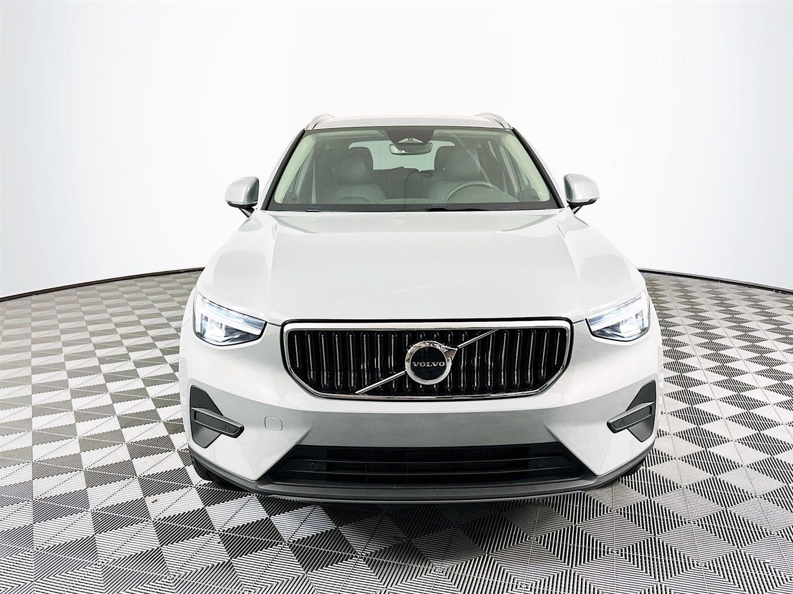 Used 2024 Volvo XC40 Core with VIN YV4L12UK2R2238321 for sale in Saint Petersburg, FL