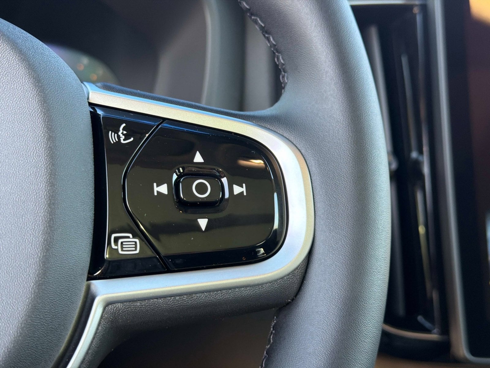 2026 Volvo XC60 Plus - Photo 28