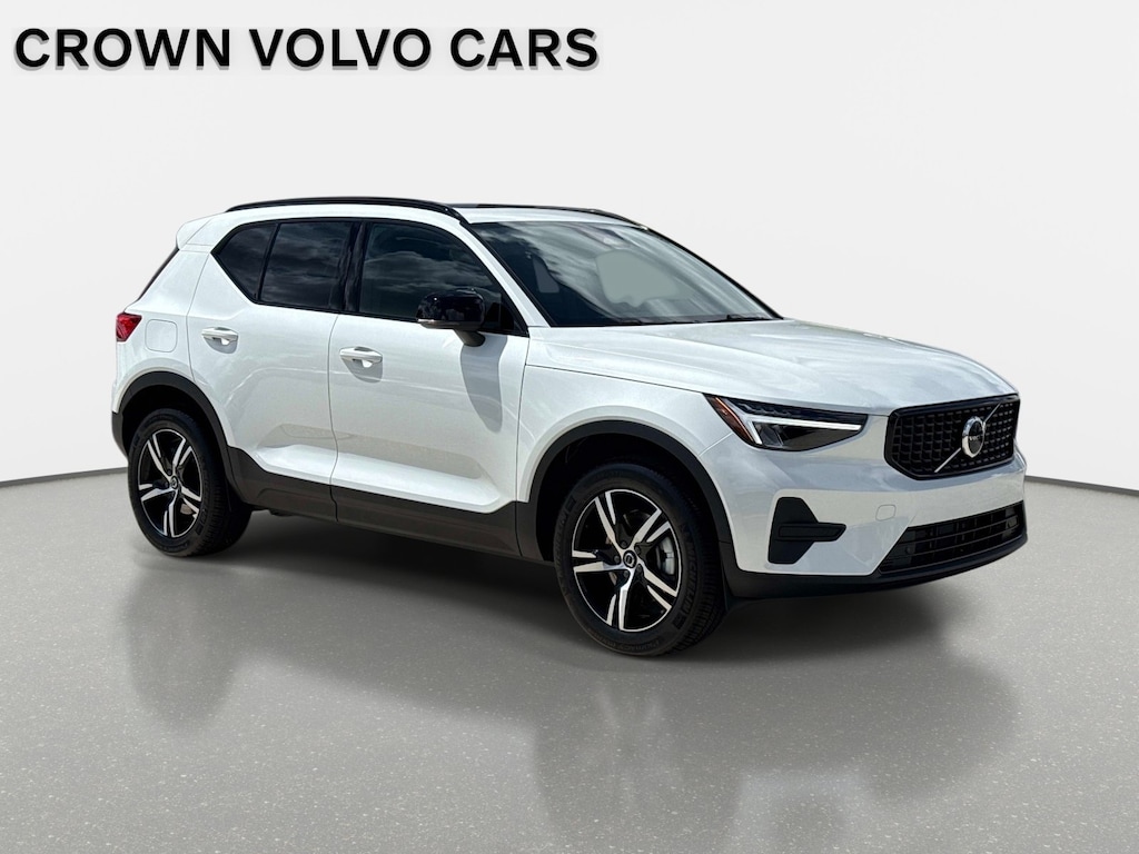 New 2026 Volvo XC40 B5 Core SUV