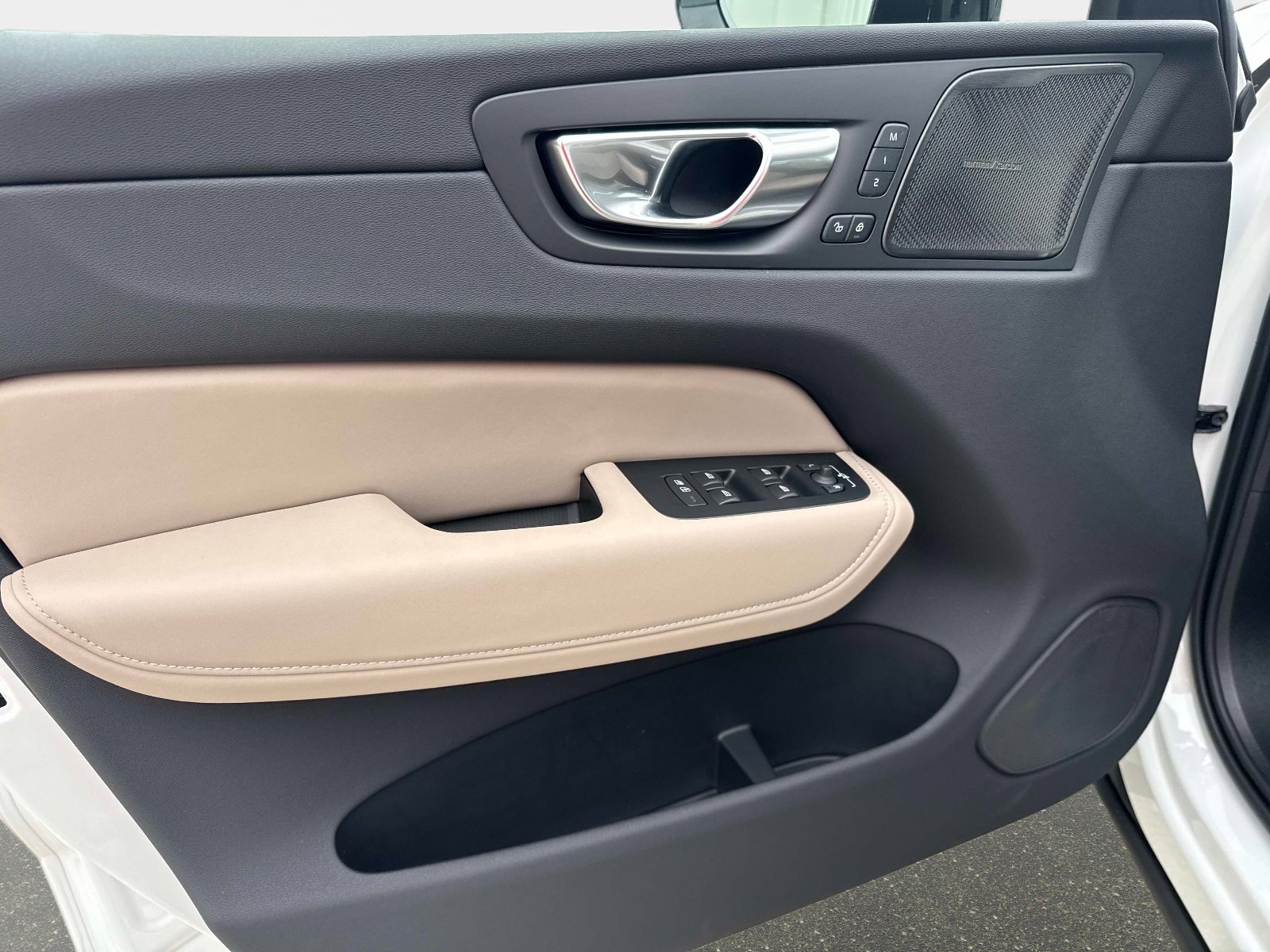 2026 Volvo XC60 Plus - Photo 15