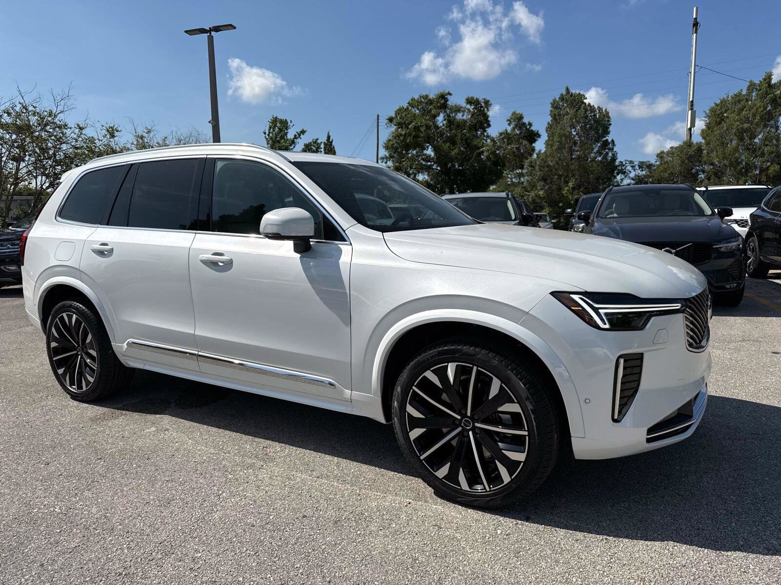 2025 Volvo XC90 Plus photo 2