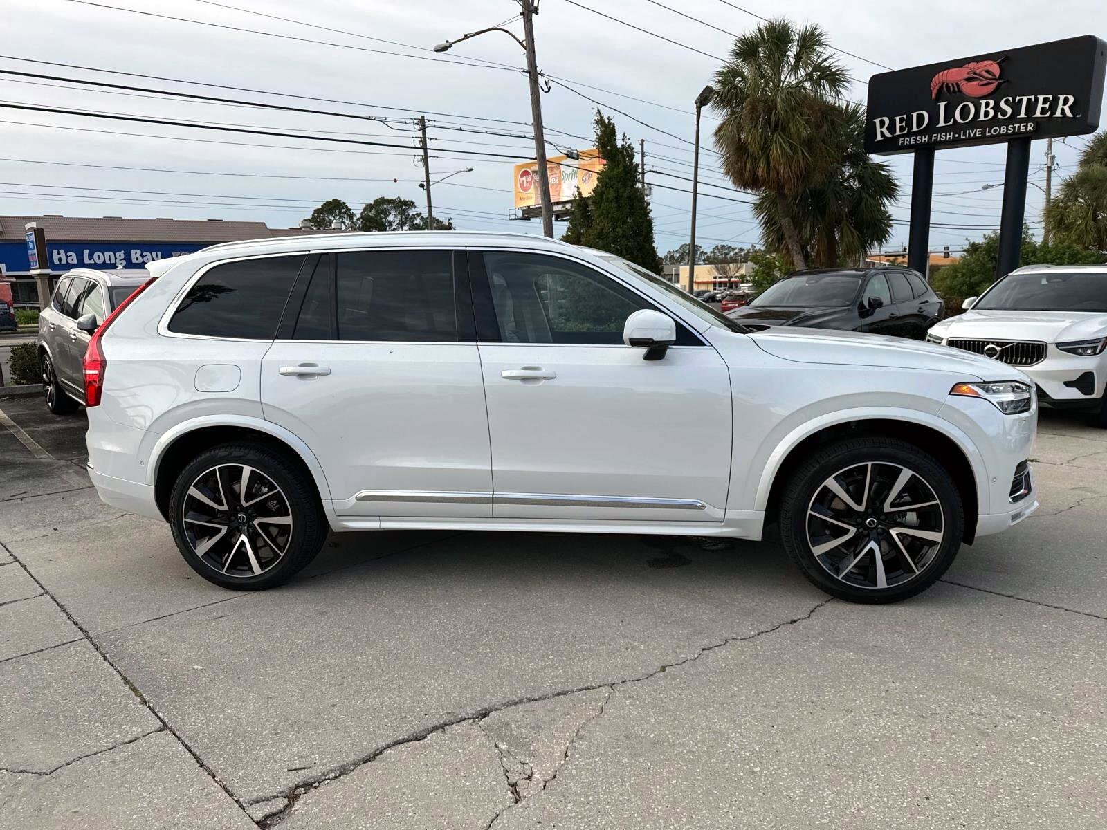 2025 Volvo XC90 Plus photo 2