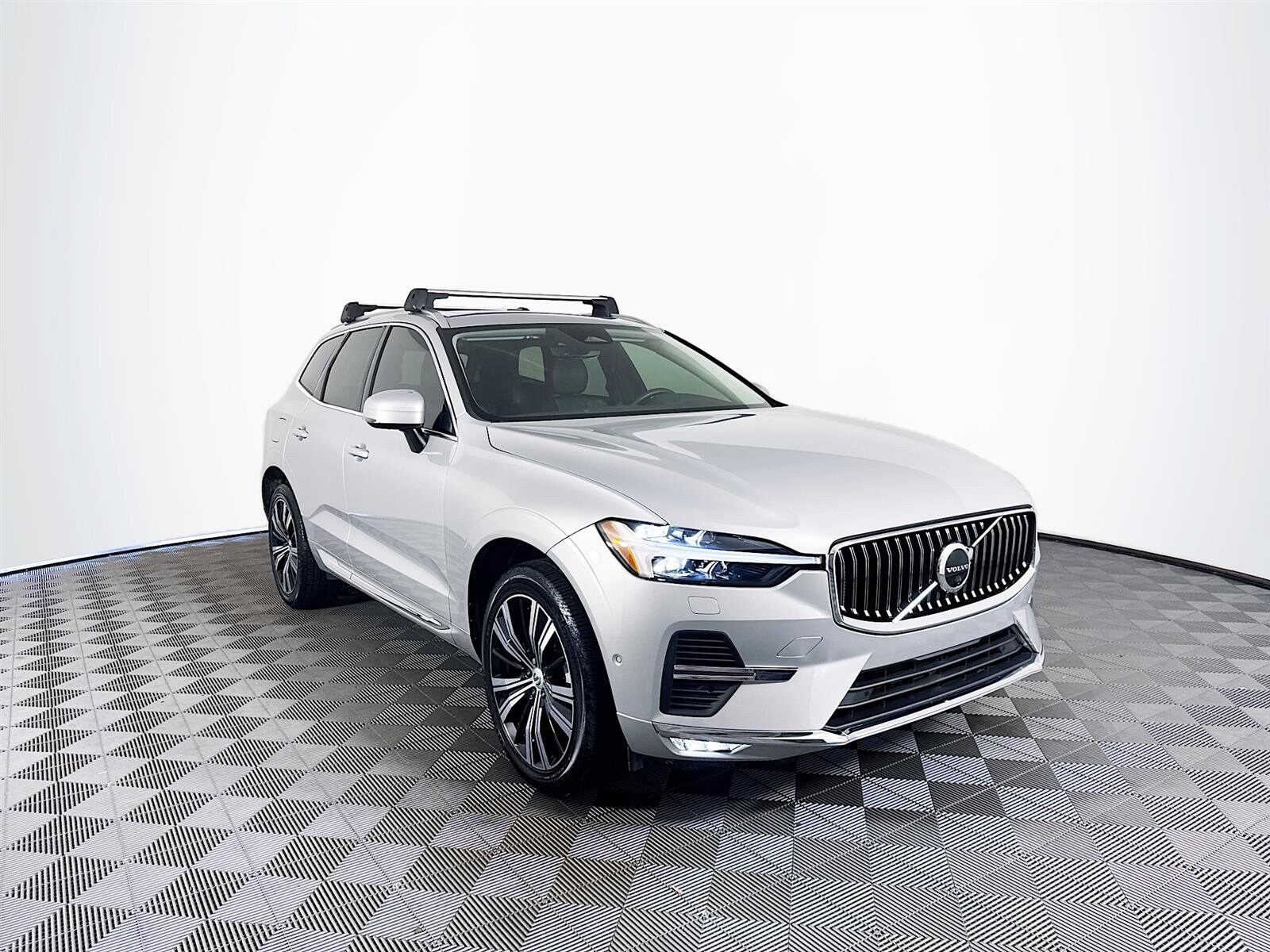 2023 Volvo XC60 B5 Plus photo 3