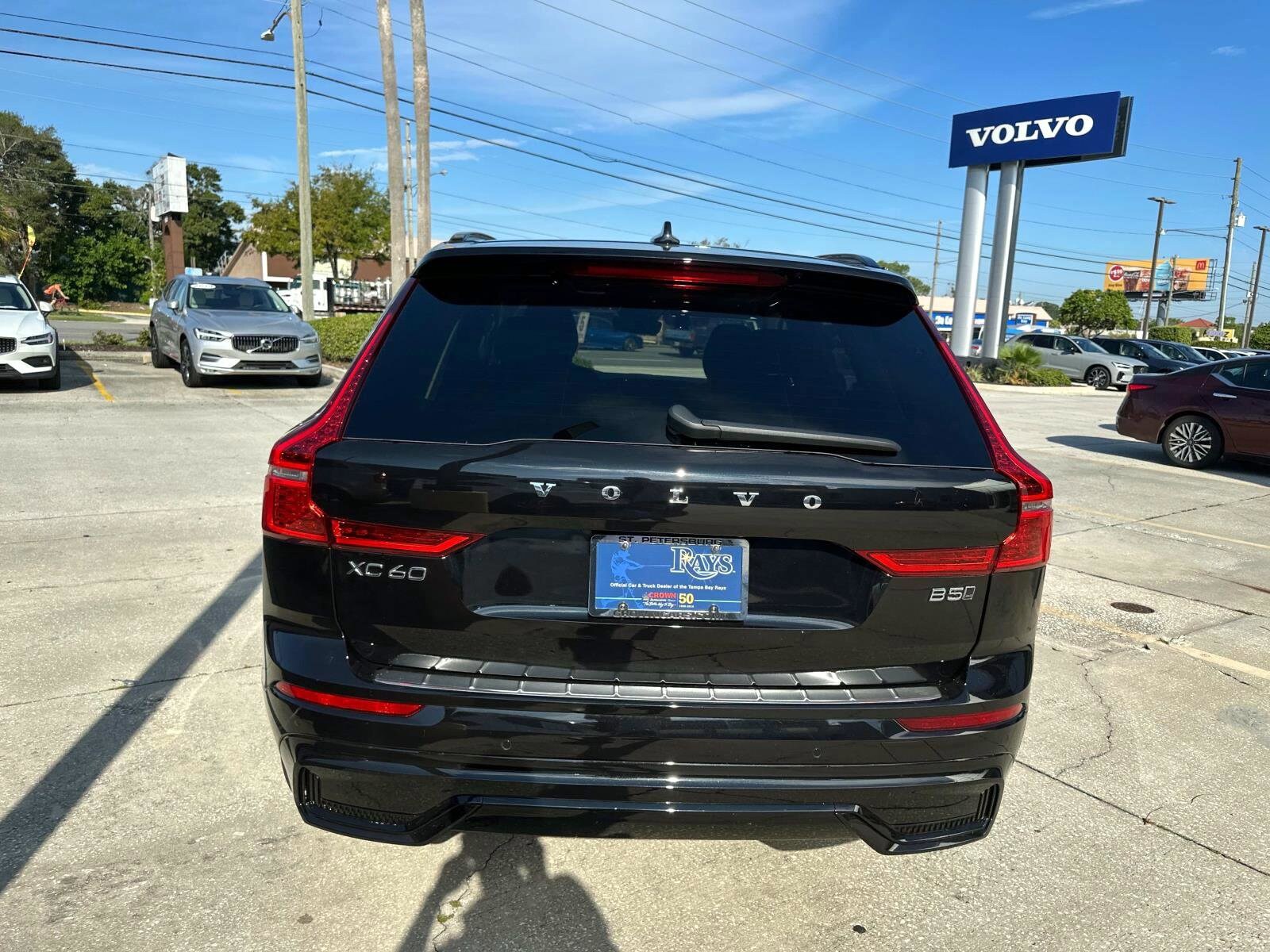 2025 Volvo XC60 B5 Plus photo 4