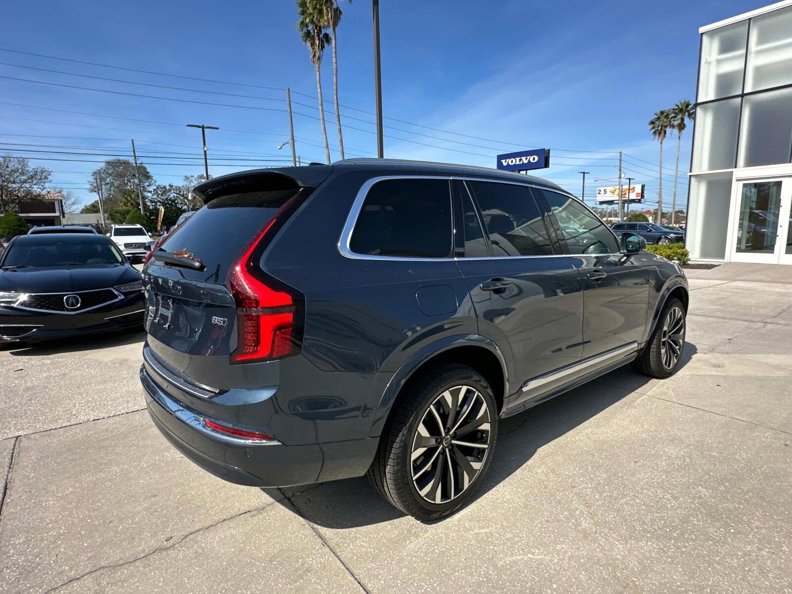 2025 Volvo XC90 B5 Plus photo 3