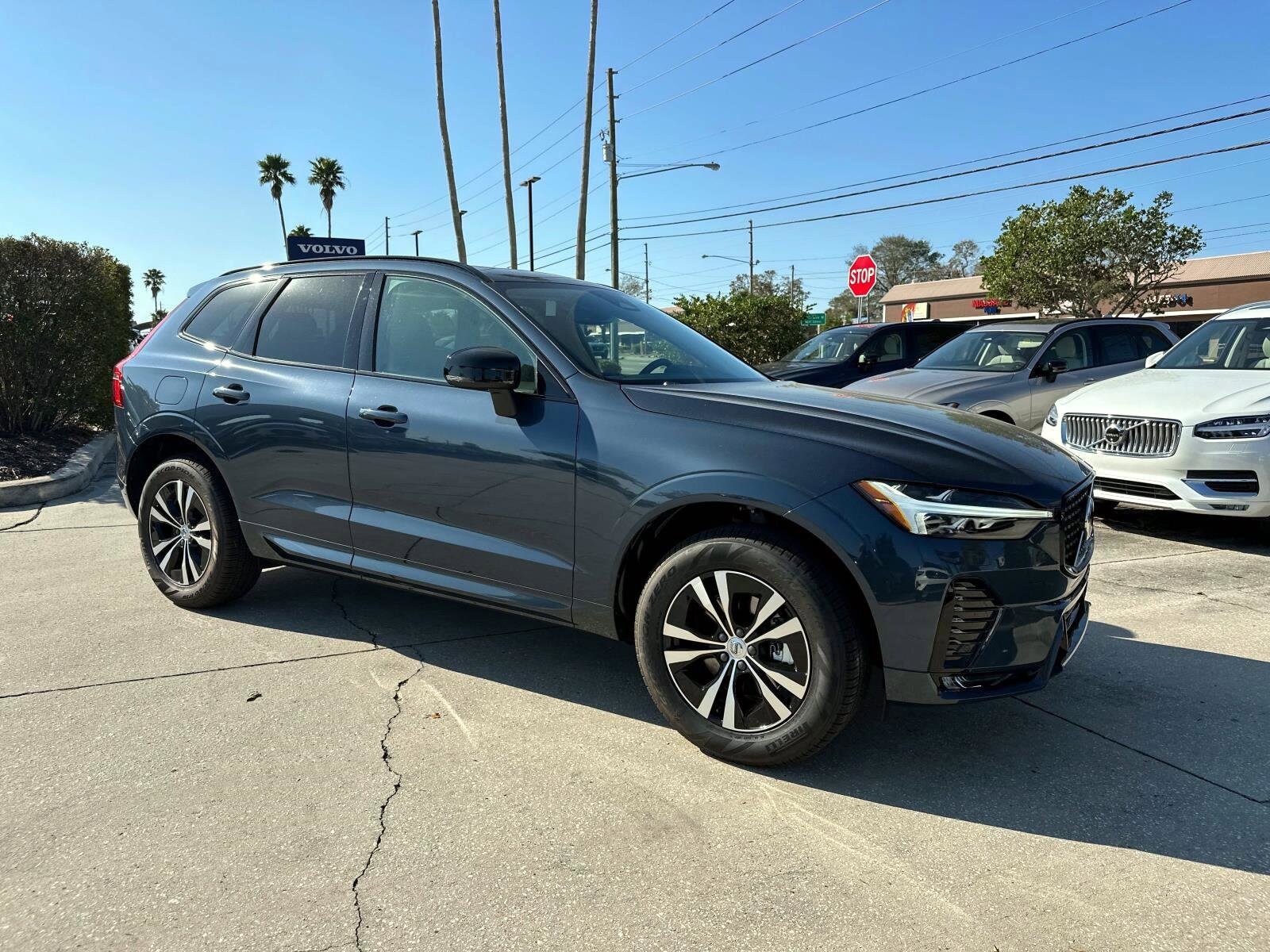 2025 Volvo XC60 B5 Core photo 2