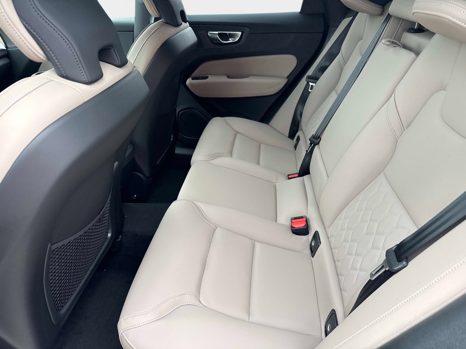 2026 Volvo XC60 Plus - Photo 12