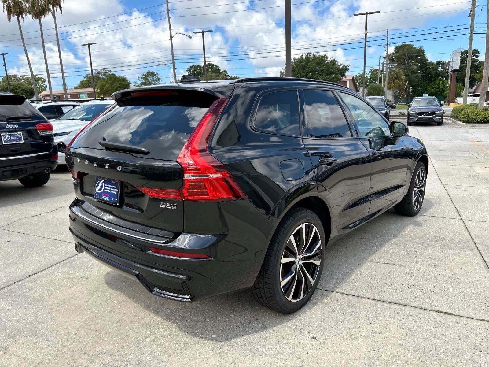 2025 Volvo XC60 B5 Plus photo 2