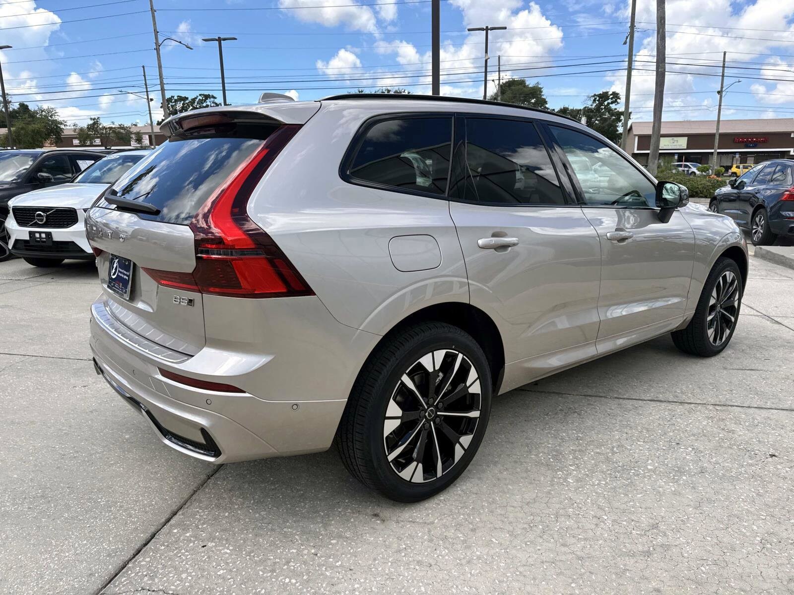 2026 Volvo XC60 B5 Plus photo 3
