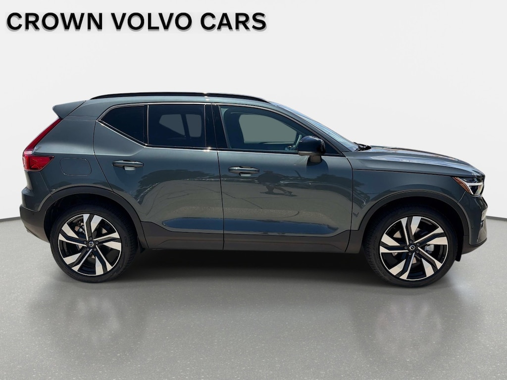 New 2026 Volvo XC40 B5 Plus SUV