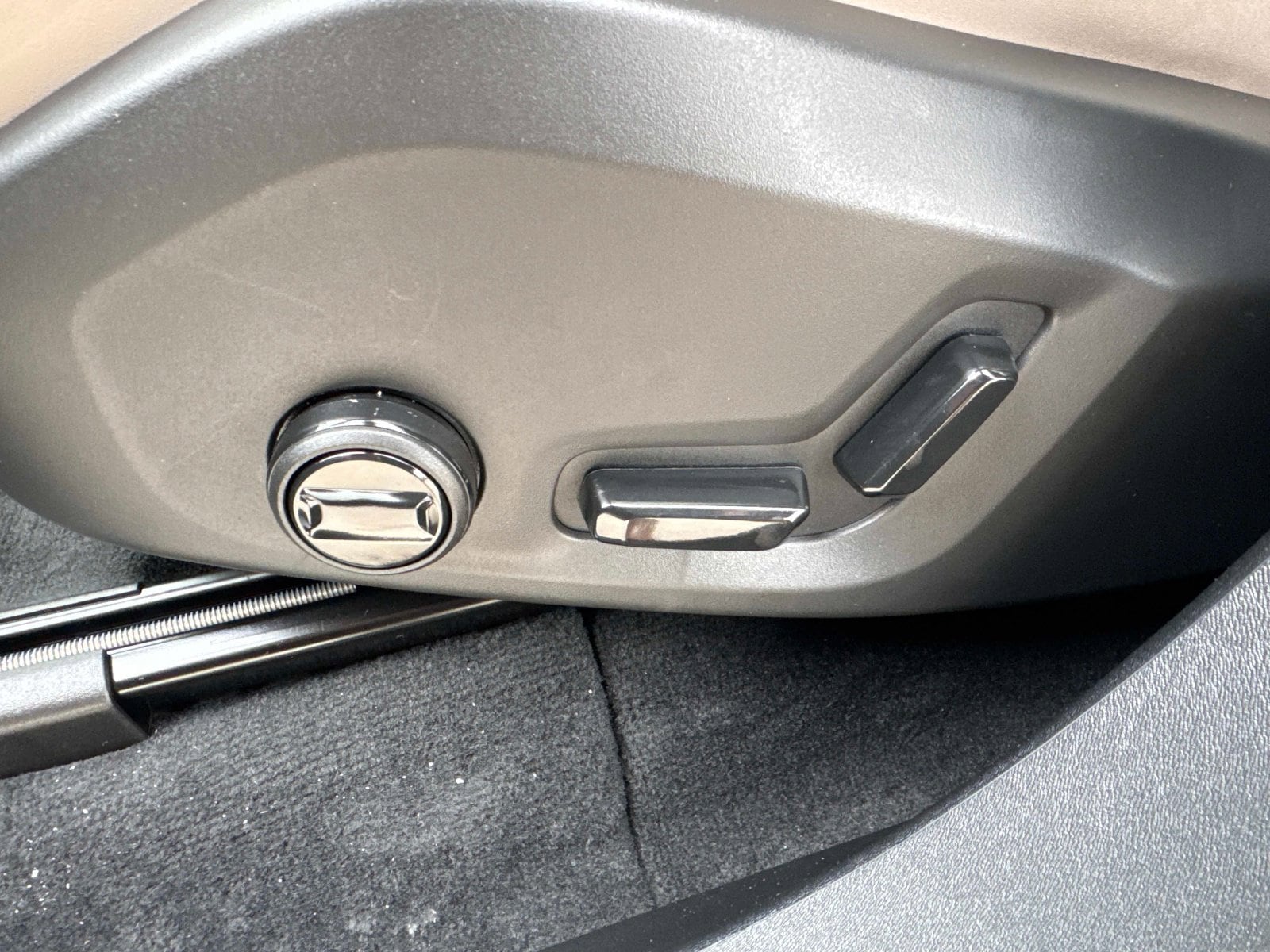 2026 Volvo XC90 Plus - Photo 16