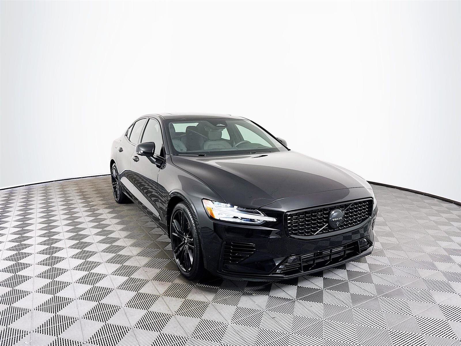 2024 Volvo S60 Recharge Ultimate Black Edition photo 3