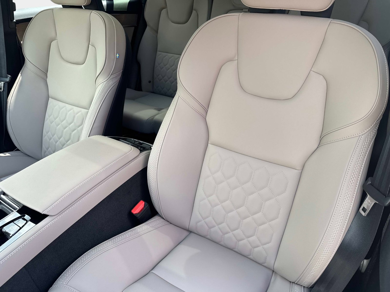 2026 Volvo XC90 Plus - Photo 19