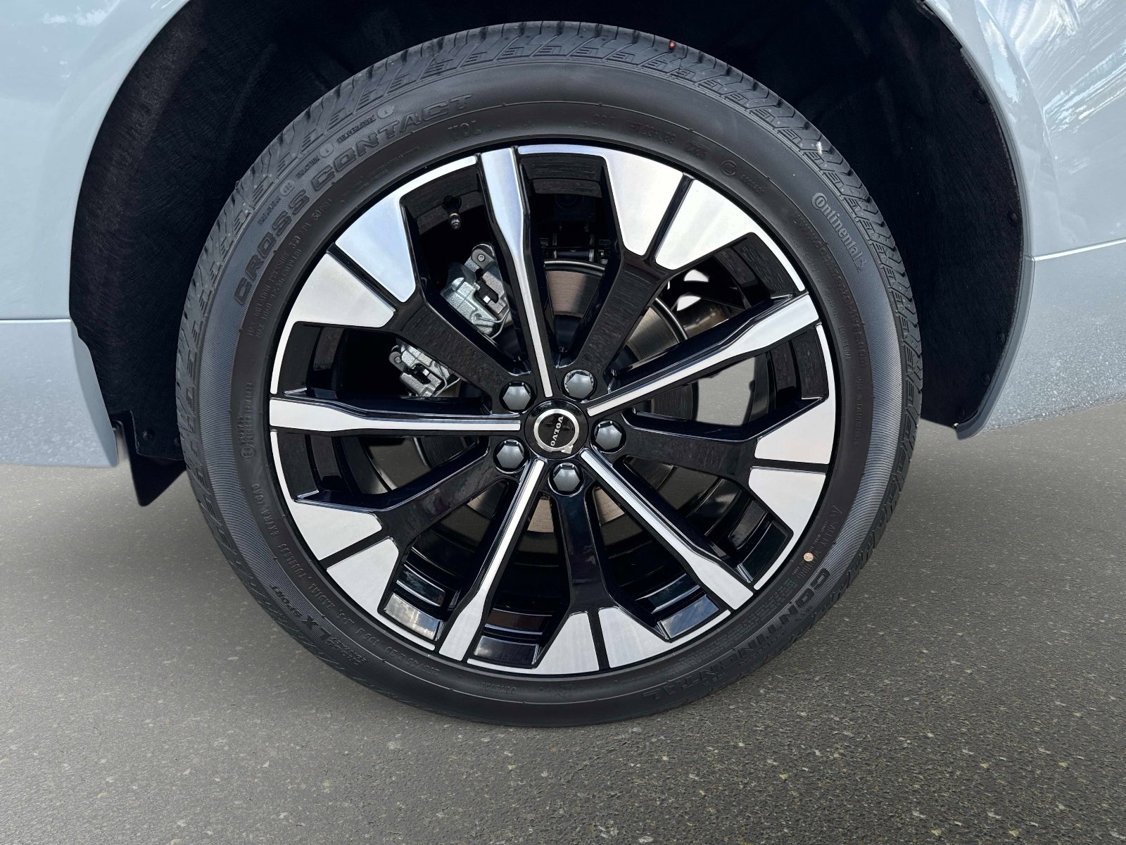 2026 Volvo XC60 Plus - Photo 10