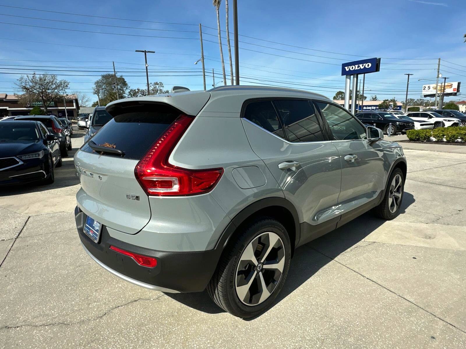 2025 Volvo XC40 Core photo 3