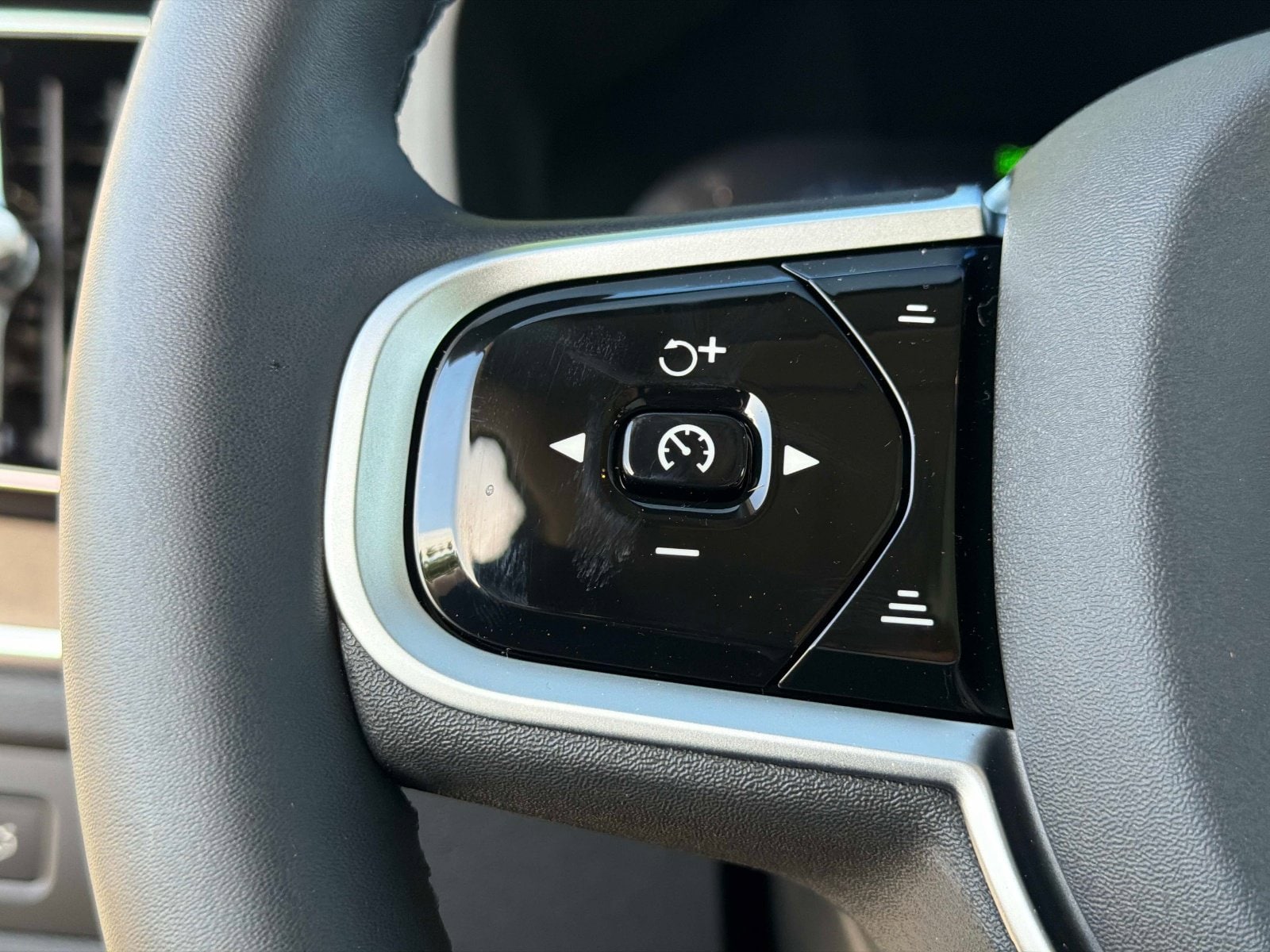 2026 Volvo XC60 Plus - Photo 29