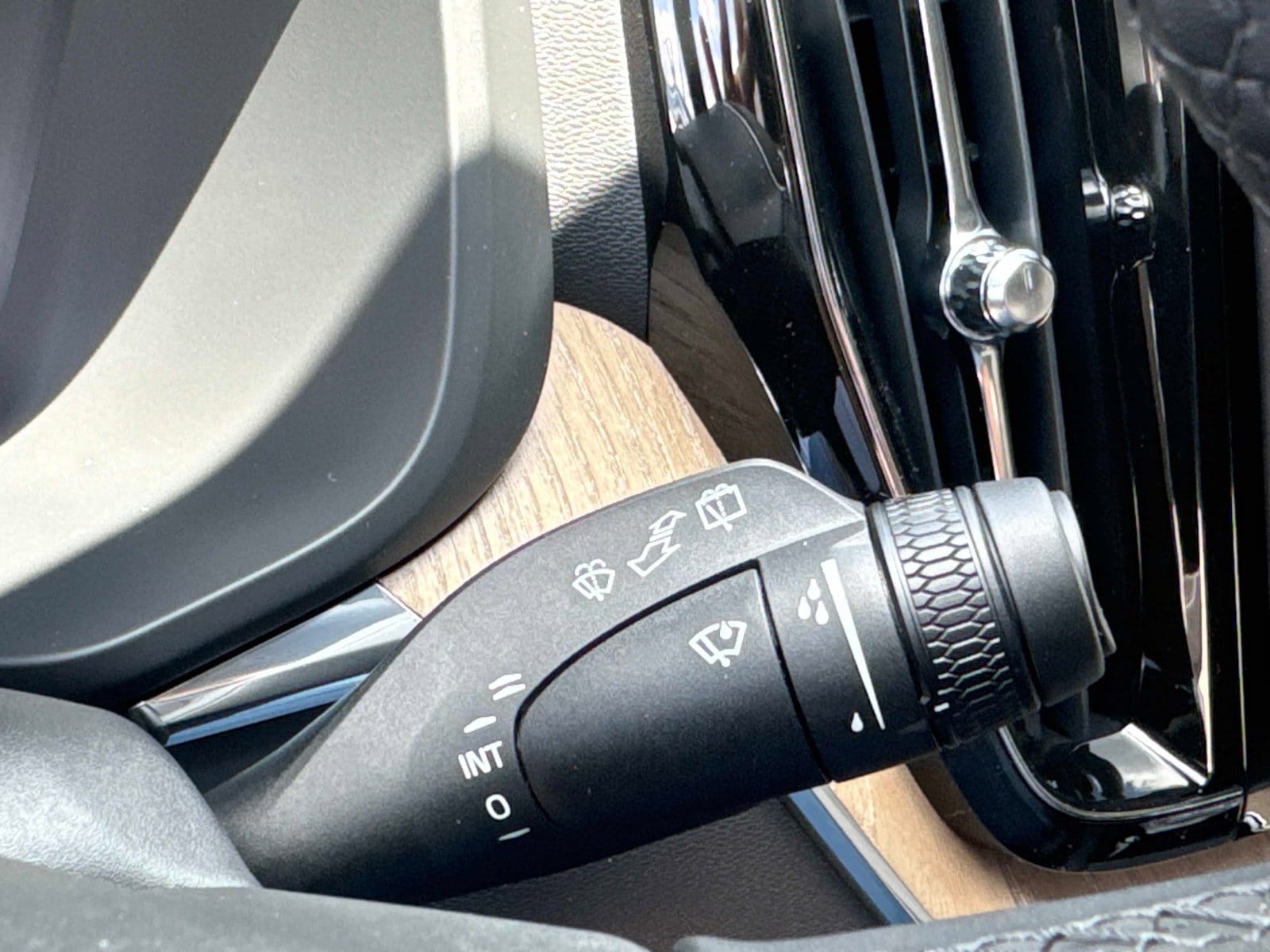 2026 Volvo XC60 Plus - Photo 30