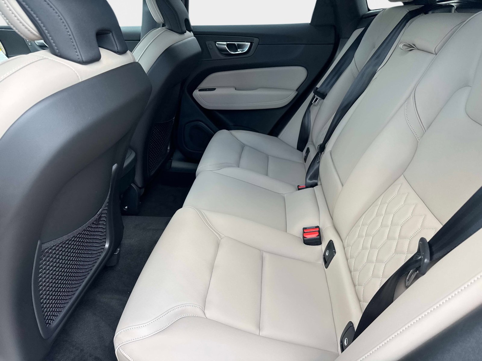2026 Volvo XC60 Plus - Photo 12