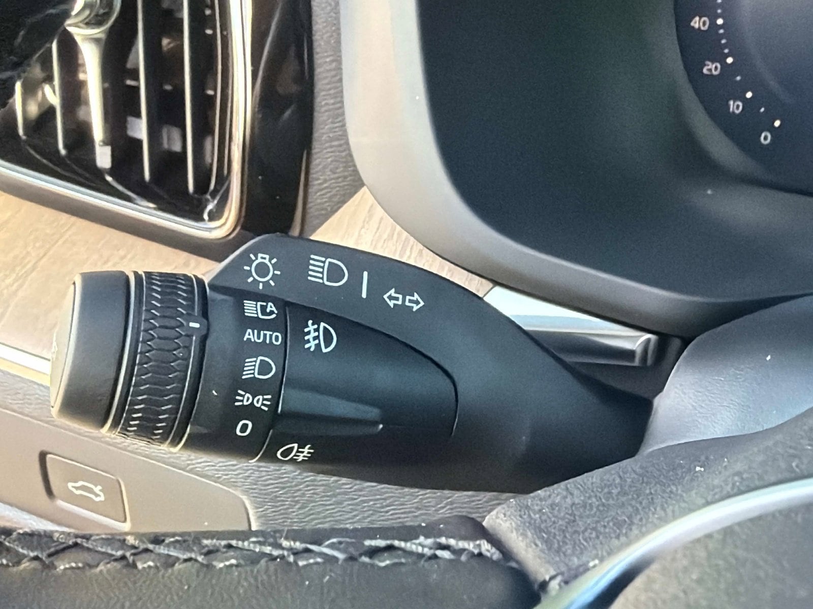 2026 Volvo XC60 Plus - Photo 30