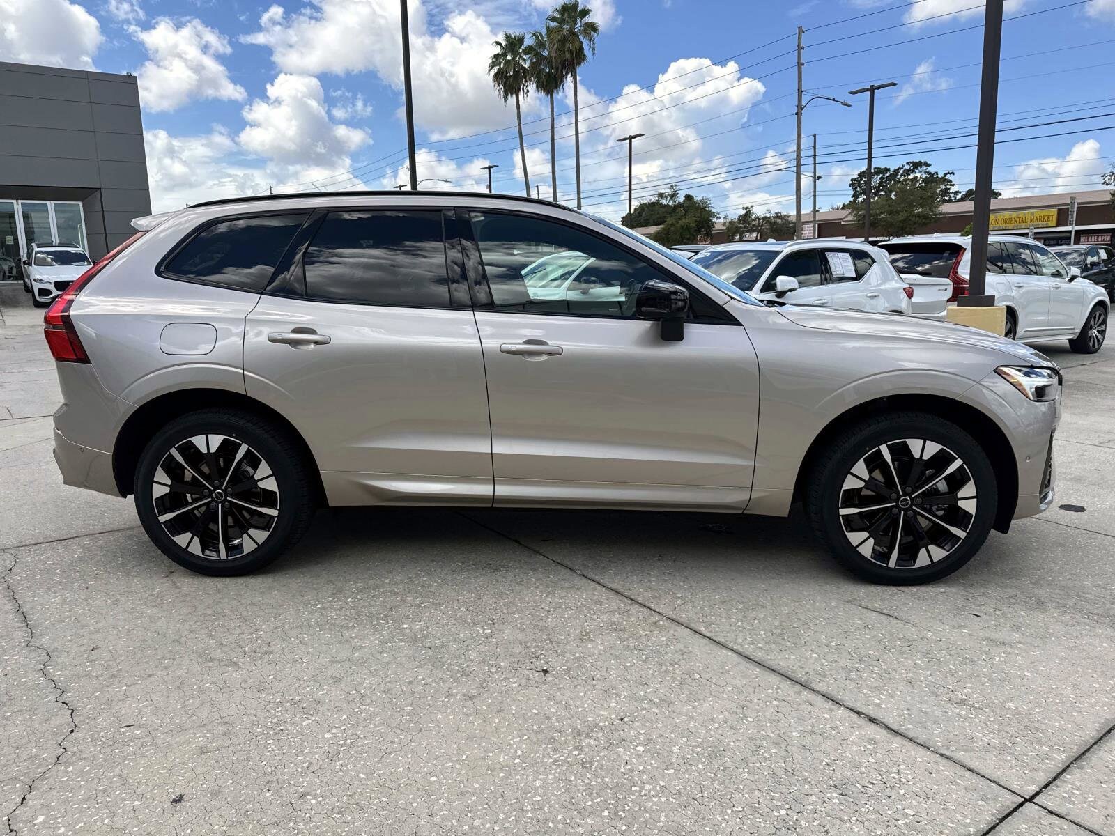 2026 Volvo XC60 B5 Plus photo 2