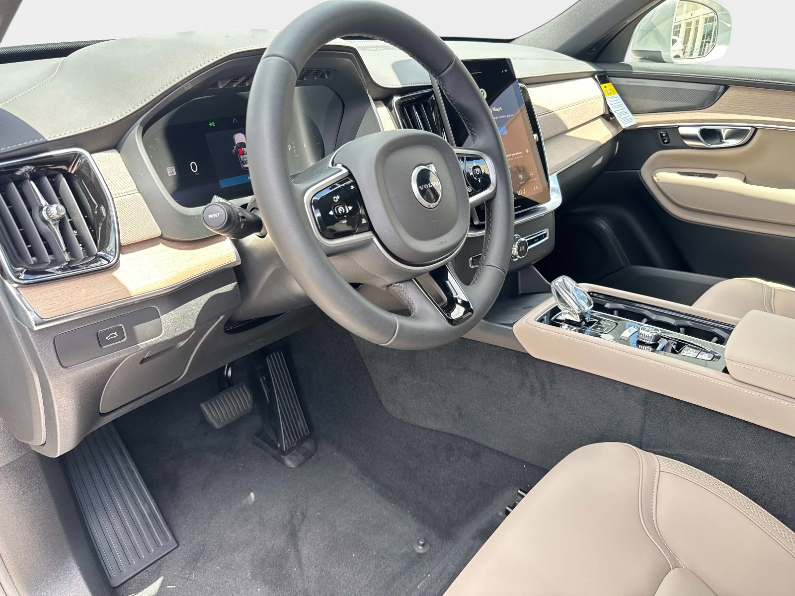 2026 Volvo XC90 Plus - Photo 21