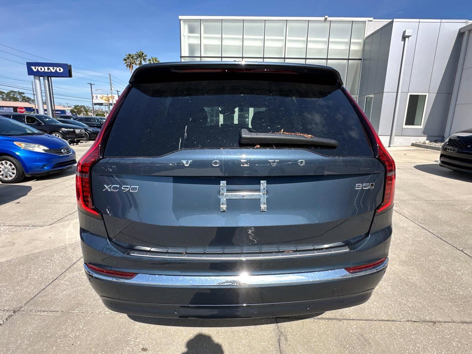 2025 Volvo XC90 B5 Plus photo 4