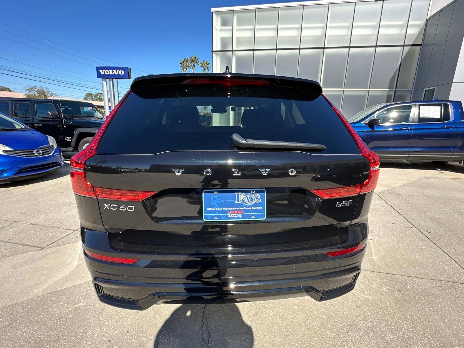 2025 Volvo XC60 B5 Core photo 4