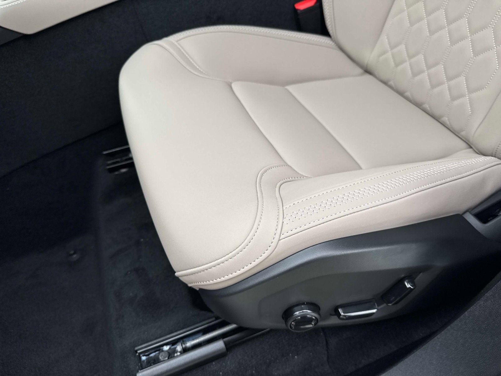 2026 Volvo XC90 Plus - Photo 15