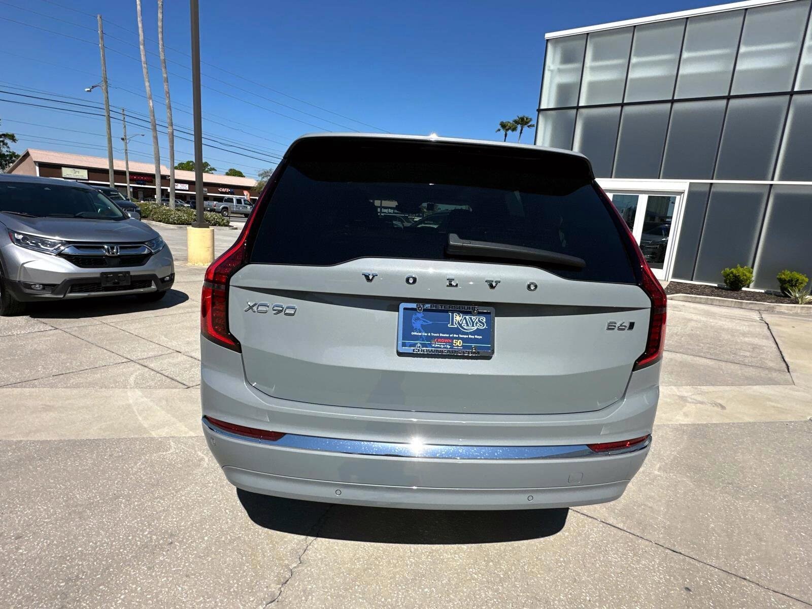 2025 Volvo XC90 Core photo 4