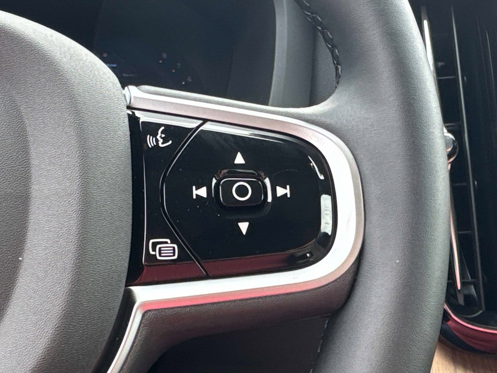 2026 Volvo XC60 Plus - Photo 30