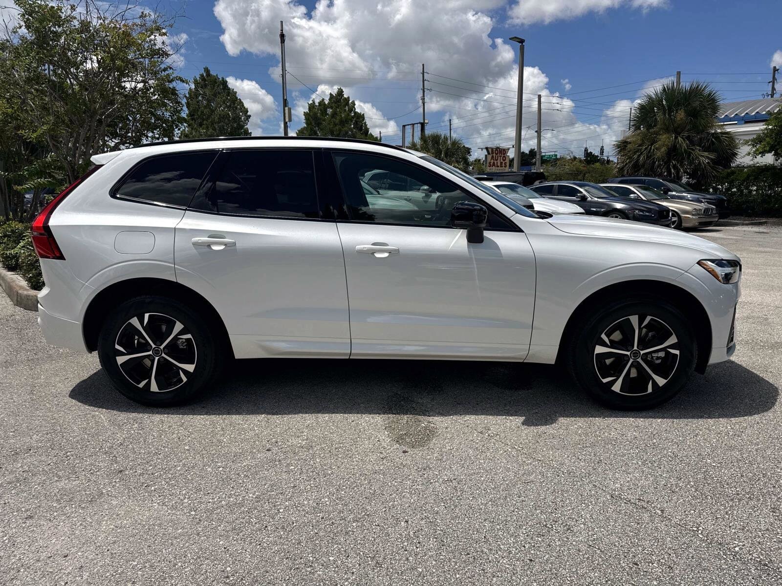 2026 Volvo XC60 B5 Core photo 2