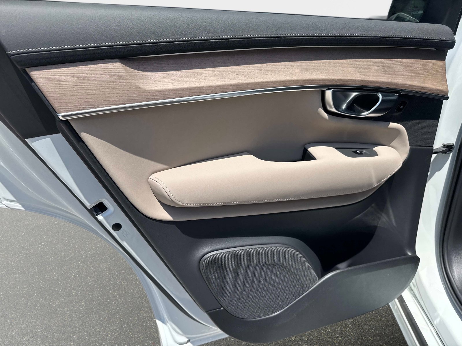 2026 Volvo XC90 Plus - Photo 11