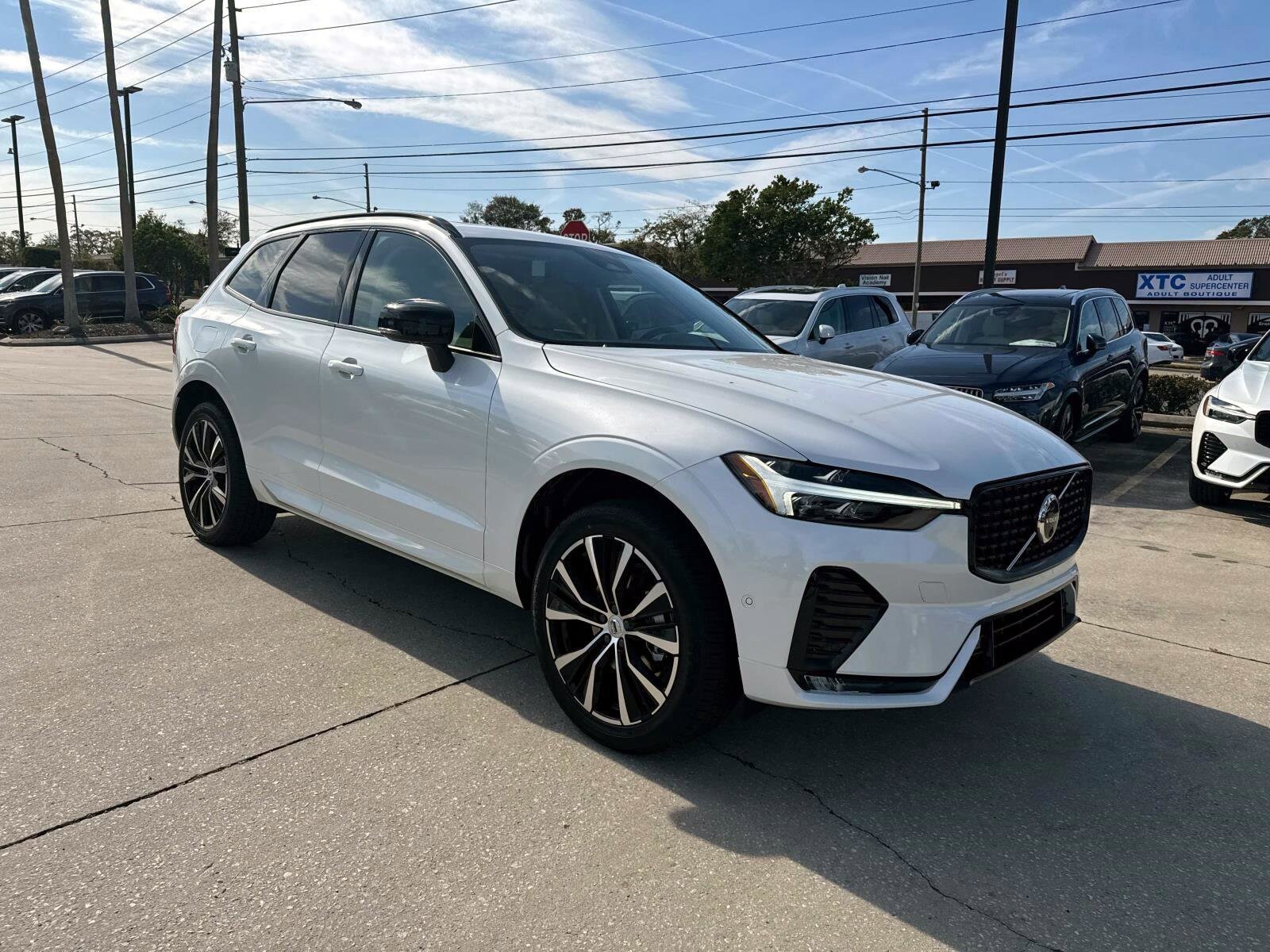 2025 Volvo XC60 B5 Plus photo 2