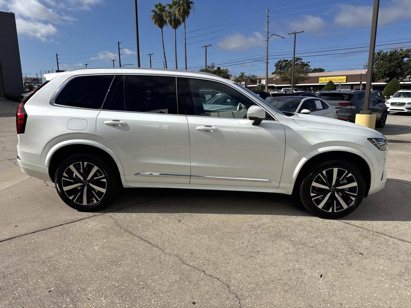 2026 Volvo XC90 B5 Core photo 3