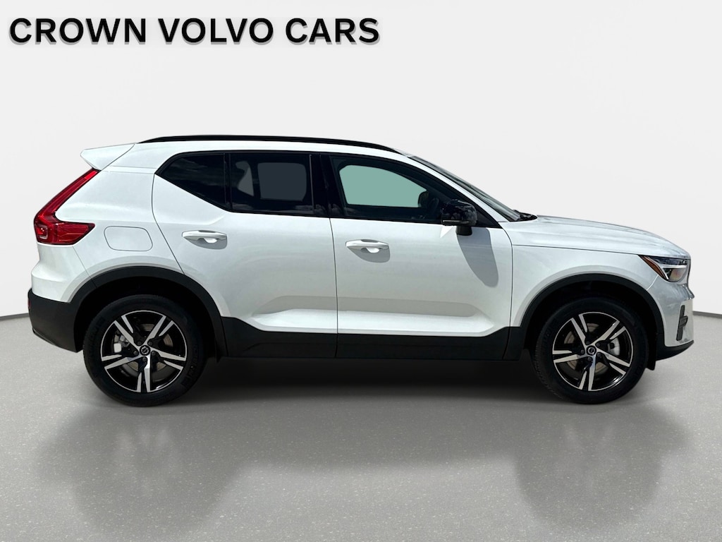 New 2026 Volvo XC40 B5 Core SUV