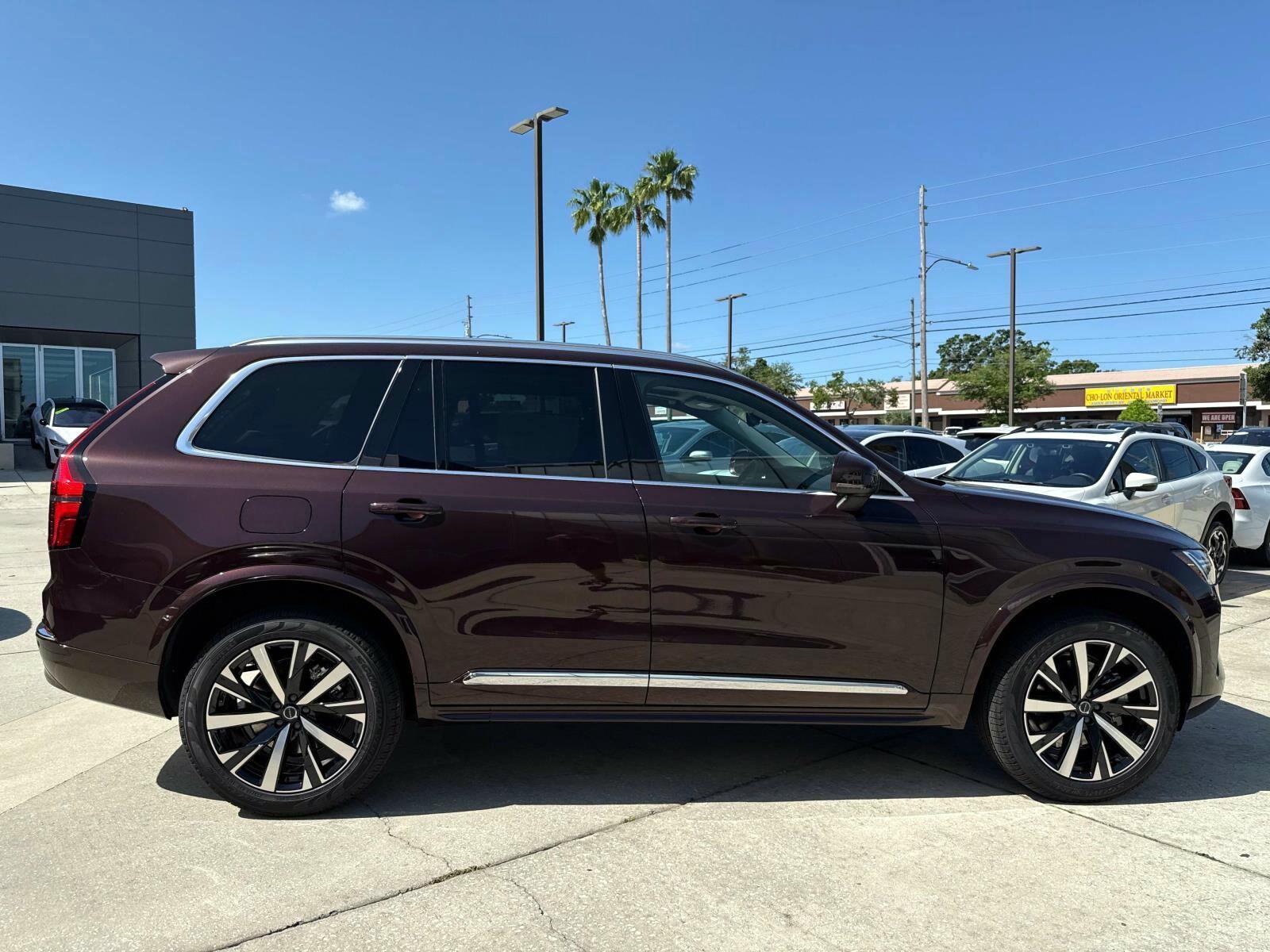 2025 Volvo XC90 B5 Core photo 3